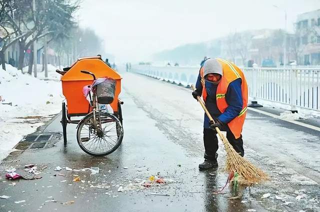 米乐M6 M6米乐68岁环卫工遭奶茶店员疯狂殴打：越无能的人越喜欢欺负弱者！(图5)