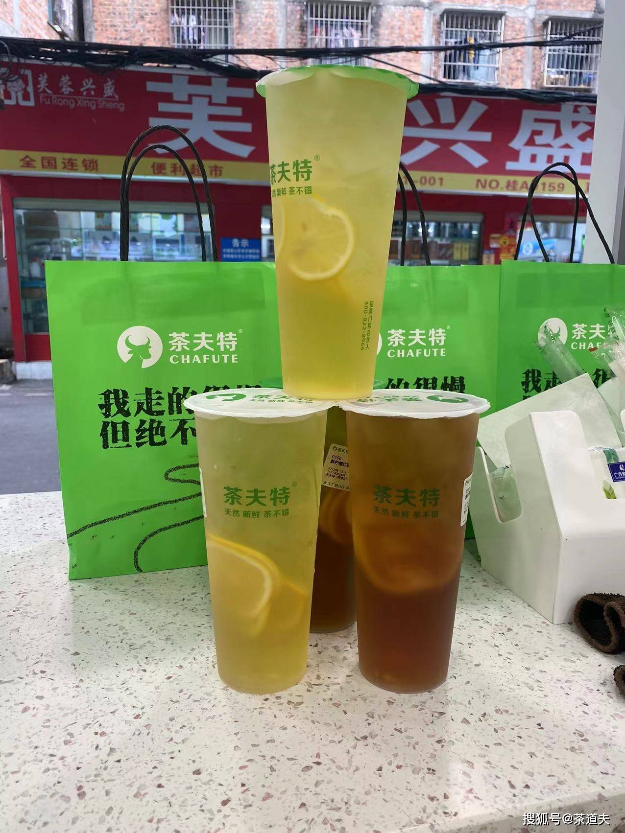 奶茶是如何M6 米乐跨越时代成为受追捧的新茶饮